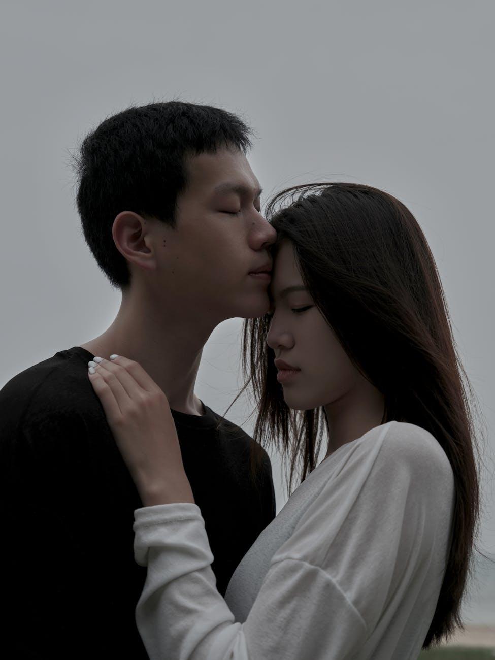 两性心理学研究-深度读懂男性亲密关系中的隐藏隐私与防御机制